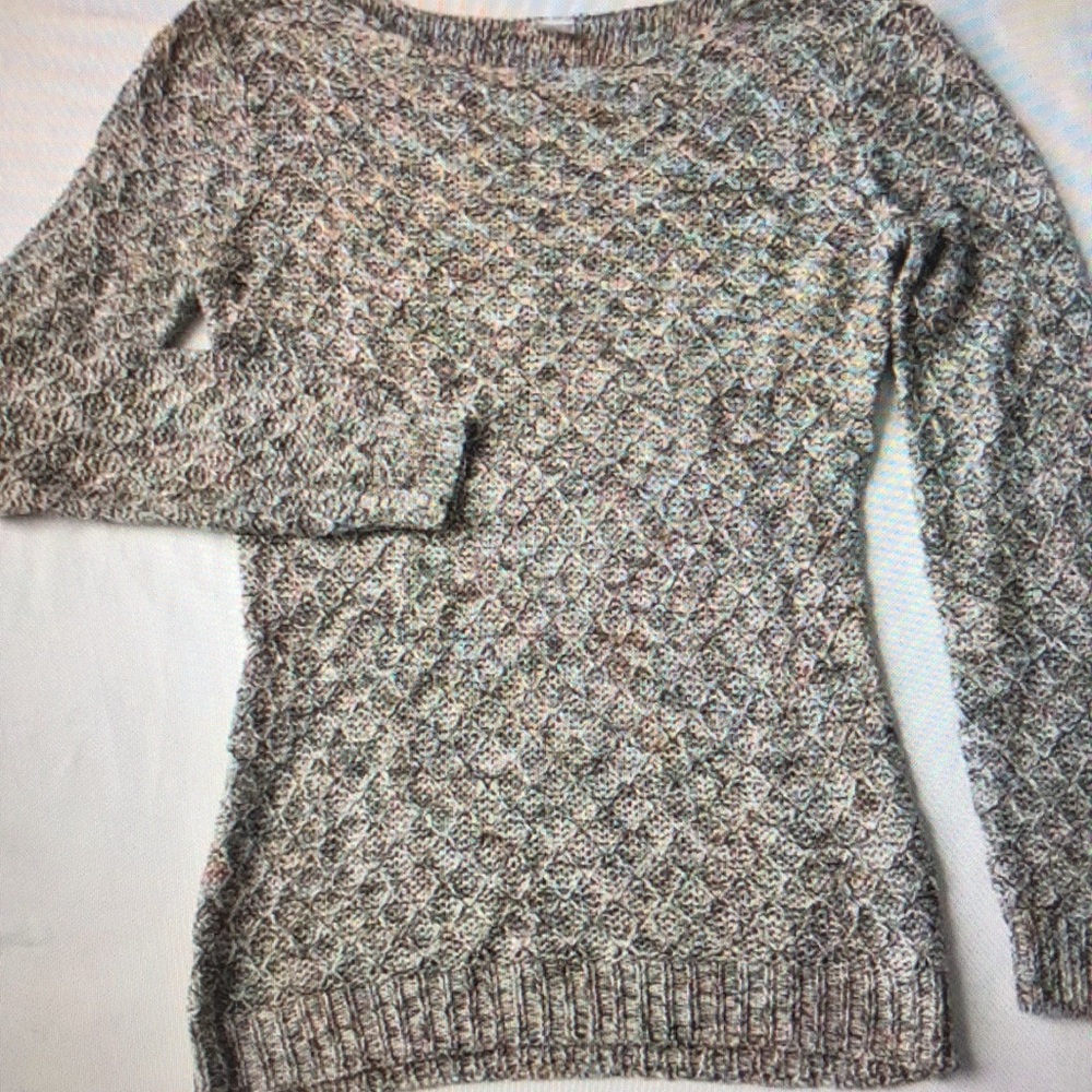 Long sleeved pullover sweater knitted sweater